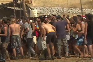 Κορονοϊός -Ξέφυγαν στο Βερολίνο: Έκαναν πάρτι σε τραμ και μετρό, ο ένας "πάνω από τον άλλο" και χωρίς μάσκες [Βίντεο]