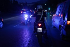 Βίντεο - ντοκουμέντο με σπείρα στα Νότια Προάστια - Έτσι είχαν ρημάξει καφετέριες και μπαρ