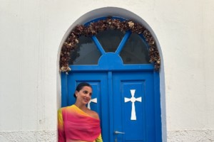 Σταματίνα Τσιμτσιλή: Ποζάρει με φόντο το ηλιοβασίλεμα στην Πάρο - Μαζί με τις κόρες της [εικόνες] - εικόνα 5