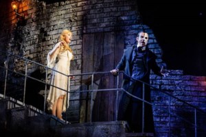 Αυλαία για το "Φάντασμα της Όπερας" έπειτα από 35 χρόνια - Παράσταση αφιερωμένη στον γιο του Βέμπερ που πέθανε από καρκίνο - εικόνα 3