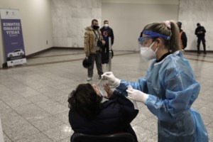 Απίστευτη δήλωση μεγαλοσυνδικαλιστή δασκάλου: "Εσείς εμπιστεύεστε τον οποιοδήποτε γιατρό σε ένα εμβολιαστικό κέντρο;"