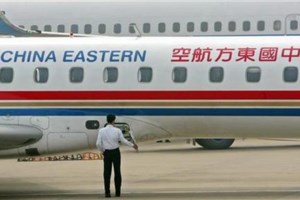 Απίστευτη εικόνα με τη συντριβή του κινέζικου Boeing 737: Η στιγμή της κάθετης πτώσης [βίντεο]