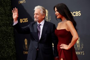 Κάθριν Ζέτα Τζόουνς: H άγνωστη φωτογραφία από τα 90's - Θεά με σγουρά μαλλιά στα 27 της