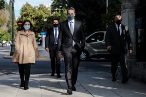 DW: "Ο κορονοϊός πάει την Ελλάδα πολύ πίσω" - Πολλά θα εξαρτηθούν από τον τουρισμό - εικόνα 3