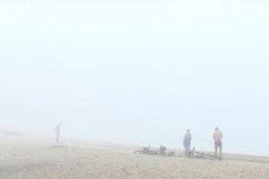 Κι όμως δεν είναι αφρικανική σκόνη: Το "νεφελώδες τείχος" που κάλυψε τα νότια προάστια – Η διαφορά με την κανονική ομίχλη