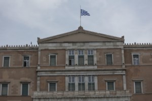 Ναυάγιο στην Πύλο: Κλιμάκιο της ΝΔ επισκέφθηκε τους διασωθέντες στο νοσοκομείο Καλαμάτας- Την Πέμπτη πάει ο Τσίπρας - εικόνα 2
