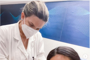 Χριστίνα Μπόμπα: Τελικά σε ποιο χέρι έκανε το εμβόλιο; Απαντά στους αρνητές με νέες αποδείξεις - εικόνα 5