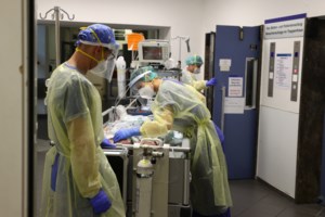 Βόλος: Πέθανε η 18χρονη που έδινε μάχη για τη ζωή της στη ΜΕΘ - Μυστήριο με την αιτία θανάτου της