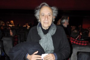 Δημήτρης Κολλάτος: Συγκίνηση στην κηδεία του, πλήθος κόσμου στο τελευταίο αντίο - Στην Αίγινα η ταφή - εικόνα 2