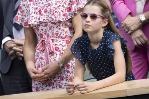 Κομψή, πένθιμη και εντός πρωτοκόλλου η βασίλισσα Λετίσια: Το υπέροχο Carolina Herrera φόρεμα με τα φουσκωτά μανίκια - εικόνα 8