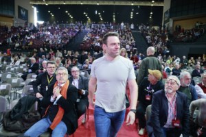 Κασσελάκης στο Συνέδριο ΣΥΡΙΖΑ: "Χρειάζομαι τη σφραγίδα σας" - Η απάντησή του σε όσους μάζευαν υπογραφές για να μη στηθούν κάλπες