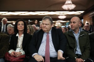 Πυρά κατά Βενιζέλου για την εκδήλωση "Μένουμε Ευρώπη;" και τις υποκλοπές - Ποιοι του επιτέθηκαν - εικόνα 2