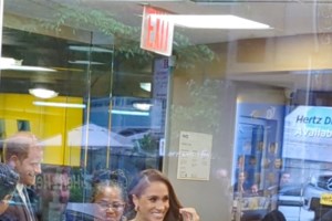 Ξυνισμένος ο Χάρι, τρισευτυχισμένη η Μέγκαν: Η σικάτη εμφάνιση με σορτς και Chanel μπαλαρίνες και ο ενοχλημένος πρίγκιπας - εικόνα 3