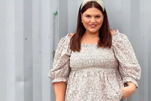 Δανάη Μπάρκα: "Δεν δήλωσα δημοσιογράφος" - Η απάντηση μετά την κατακραυγή για το οδοιπορικό στα Τέμπη [βίντεο]