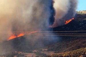 Λέσβος: Φωτιά στην εμβληματική Παναγιά τη γοργόνα στη Σκάλα Συκαμιάς - Την έσβησαν περαστικοί [βίντεο]
