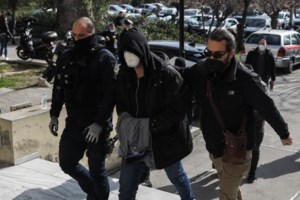 Φρίκη για ηλικιωμένη στον Ασπρόπυργο - Ληστές την ξυλοκόπησαν άγρια