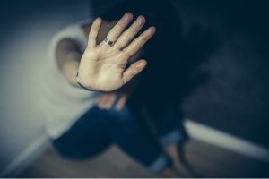 Ρόδος: Σε δίκη 39χρονος που κατηγορείται για βιασμό της συζύγου του - Της έσκισε τα ρούχα και την απείλησε