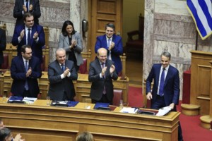 Τα ψιλά γράμματα για τις μειώσεις στις τραπεζικές χρεώσεις - Τα 7 μέτρα για πληρωμές, μεταφορές και αναλήψεις