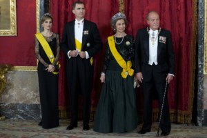 Αλάνθαστη με άσπρο μαύρο η Λετίσια: Το στιλάτο jumpsuit που έμοιαζε με 3 ξεχωριστά κομμάτια - εικόνα 7