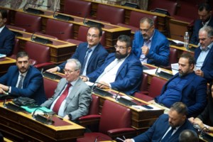 Προκλητική ανάρτηση Κασιδιάρη: Ανέβασε φωτογραφία χαμογελαστός στο πατρικό του - Θα ζητήσει άδεια και τα Χριστούγεννα