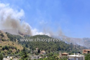 Χίος: Με διαφορά μιας ώρας οι τρεις εστίες φωτιάς - Κλιμάκιο των Εγκλημάτων Εμπρησμού στο νησί - Μηνύματα 112 και εκκενώσεις περιοχών