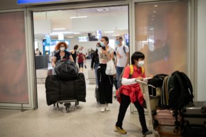Μπαράζ ελέγχων στα αεροδρόμια για εισαγόμενα κρούσματα κορονοϊού: Εντοπίστηκαν 21 σε 9.349 επιβάτες 120 πτήσεων - εικόνα 2