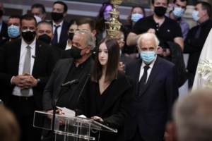 Η Ελλάδα αποχαιρέτησε τη Φώφη Γεννηματά: Χιλιάδες κόσμου τη συνόδευσαν για να ταφεί δίπλα στον πατέρα της, Γιώργο - εικόνα 26