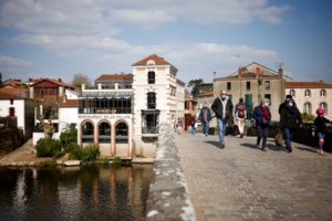 Κορονοϊός: "Προ των πυλών" ο εμβολιασμός των παιδιών -  Τι λένε γονείς και επιστήμονες