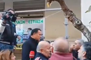 Ο Άδωνις Γεωργιάδης έκανε το ετήσιο εμβόλιο κατά του κορονοϊού - "Έτσι θα σώσουμε ζωές"