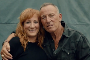 Και επίσημα το χρίσμα των Δημοκρατικών ο Μπάιντεν: Να βάλουμε τέλος στην εποχή σκότους που ζουν οι ΗΠΑ - εικόνα 2