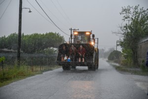 Κακοκαιρία: Ξεκίνησε από την Κέρκυρα η Cassandra - Πλημμύρισαν δρόμοι, πτήση επέστρεψε στην Αθήνα [βίντεο] - εικόνα 2