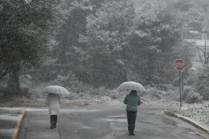 25η Μαρτίου με χιόνια σε όλη την Αθήνα - Χιόνισε σε κέντρο, δυτικά και βόρεια προάστια [Εικόνες - Βίντεο] - εικόνα 9