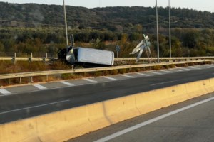 Τραγικός θάνατος αγροτοσυνδικαλιστή στην εθνική Κορίνθου - Καλαμάτας: Πήγε να πιάσει το μπουλόνι και παρασύρθηκε