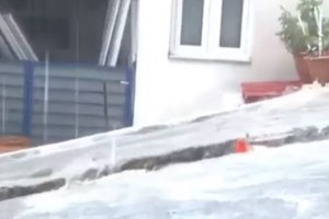 "Πνίγηκε" η Χαλκιδική: Πλημμύρισαν σπίτια και αυλές σε Συκιά, Σάρτη, Τορώνη - Διακοπές ρεύματος στη Νικήτη - εικόνα 2