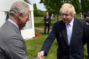 Ο Αλβανός διακινητής μεταναστών που βγάζει 1 εκατ. λίρες την εβδομάδα- Τους μεταφέρει με βάρκες στη Μ. Βρετανία [βίντεο]