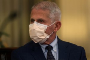 Γαλλία: Τέλος οι όρθιοι σε μπαρ και εστιατόρια - Όχι σε απαγόρευση κυκλοφορίας την Παραμονή Πρωτοχρονιάς