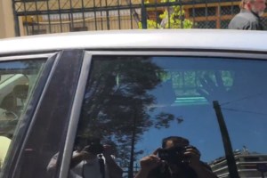 Κολωνός: Βίντεο ντοκουμέντο - Αστυνομικός εκτός υπηρεσίας παλεύει με 34χρονο διαρρήκτη - Τον συνέλαβε