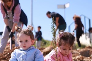 Αριάνα και Φιλίππα Τανιμανίδη: Παίζουν ντυμένες κοκκινοσκουφίτσες στο τεράστιο play room με τη μοντέρνα εσωτερική σκάλα - εικόνα 10
