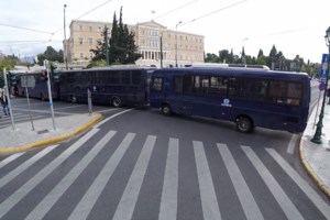 Φρούριο η Αθήνα για την επέτειο του Πολυτεχνείου: Κλειστοί δρόμοι και σταθμοί μετρό - Επί ποδός 6.000 αστυνομικοί - εικόνα 2
