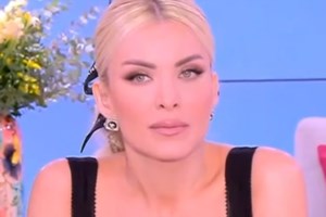 Γιατί απουσιάζει ο Μικρούτσικος από τη "Super Κατερίνα" - "Η εταιρία παραγωγής έχει πάρει μία απόφαση" λέει η Καινούργιου