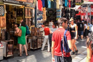 Ο κορονοϊός χτύπησε και τον "σκληρό" κυβερνήτη του Τέξας Γκρεγκ Άμποτ, πολέμιο της μάσκας - εικόνα 2