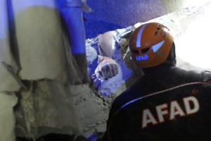 Πάνω από 2.300 οι νεκροί από τον σεισμό 7,8 Ρίχτερ σε Τουρκία - Συρία: Κατέρρευσαν τουλάχιστον 2.800 κτίρια [εικόνες-βίντεο] - εικόνα 12