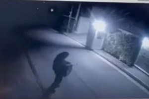 Μένιος Φουρθιώτης: Έκρηξη έξω από το σπίτι του στο Διόνυσο [εικόνες]