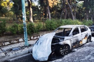 Eπεισόδια με μολότοφ και πέτρες έξω από την Πανεπιστημιούπολη - Ένας αστυνομικός τραυματίας