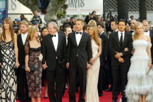 Τζένιφερ Άνιστον: Ποζάρει τόπλες για την Ημέρα της Γης - εικόνα 3