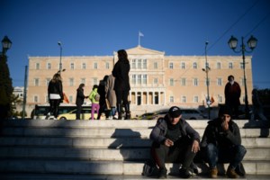 Πάτρα: Διαμαρτυρία με κεριά για το ρεύμα - Σε κατάστημα ήρθε τριπλάσιος λογαριασμός, στα 9.000 ευρώ