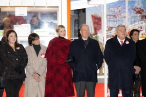 Casual και πανάκριβη η πριγκίπισσα Σαρλίν: Το Βurberry τζάκετ και οι ιδανικές μπότες Gianvitto Rossi - εικόνα 2