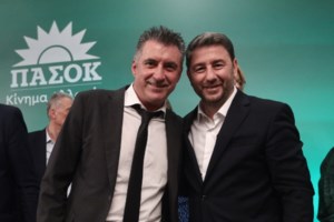 "Ντεμπούτο" Ανδρουλάκη στο TikTok με τη μητέρα του Πόπη και... χοχλιούς μπουμπουριστούς: "Θεούλα" - εικόνα 2