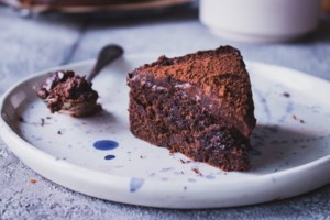 Πανεύκολο γλυκό ψυγείου με σφολιατίνια και πραλίνα - Μόνο με 3 υλικά, χωρίς ψήσιμο