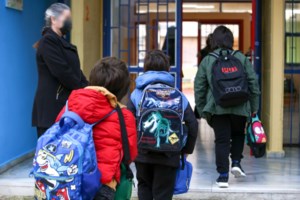 Σχολεία: "50.000 ενεργά κρούσματα σε παιδιά" - Το ποσοστό συμμετοχής τους στις συνολικές λοιμώξεις - εικόνα 2